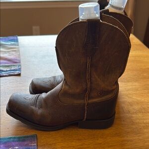 Ariat Distressed Leather Western Boots